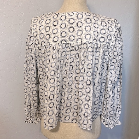 TREASURE & BOND NWOT PRINT POPOVER BLOUSE IN IVORY- BLUE
LOU MEDALLION - Size S - Picture 4 of 14